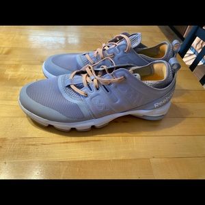 Reebok moving air walking sneakers